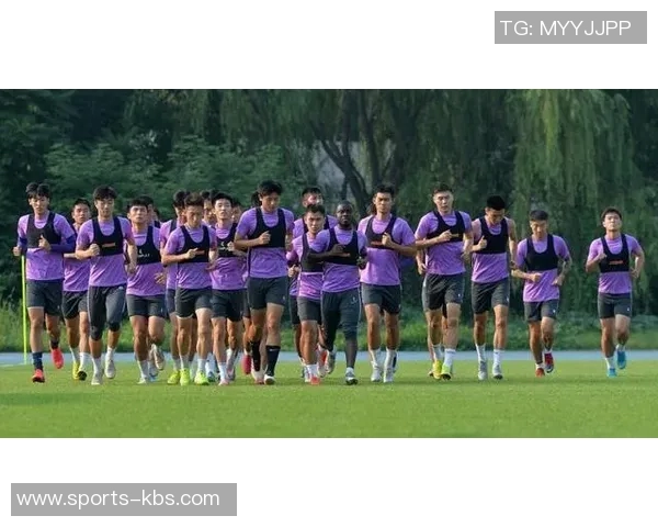 恭贺彭啸荣获中乙年度最佳青年球员愿他在足球之路上不断进步与成长