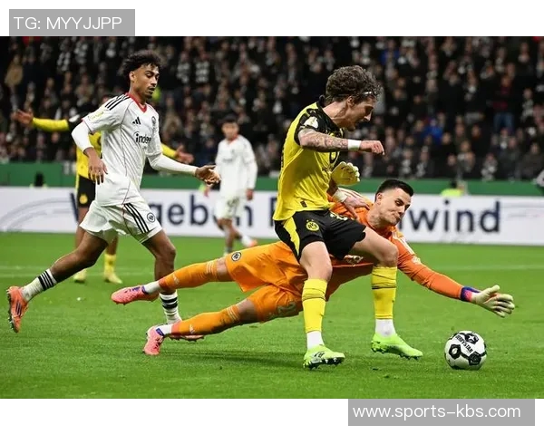 法鹰将帅直言德国杯前两轮缺VAR不合理并揭示多特进球越位争议 法鹰将帅直言德国杯前两轮缺VAR不合理并揭示多特进球越位争议