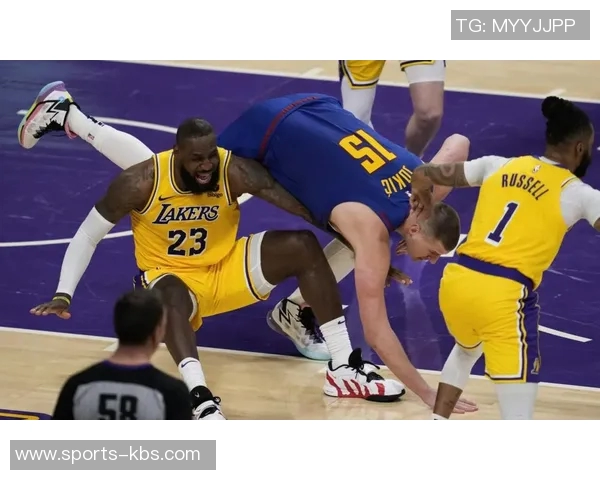 詹姆斯谈比赛防守表现与争议判罚的感受与看法 詹姆斯谈比赛防守表现与争议判罚的感受与看法